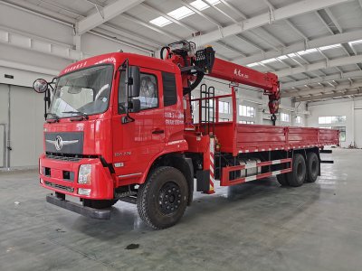 国六东风畅行D3V后双桥极速糖果1000电子12吨吊机